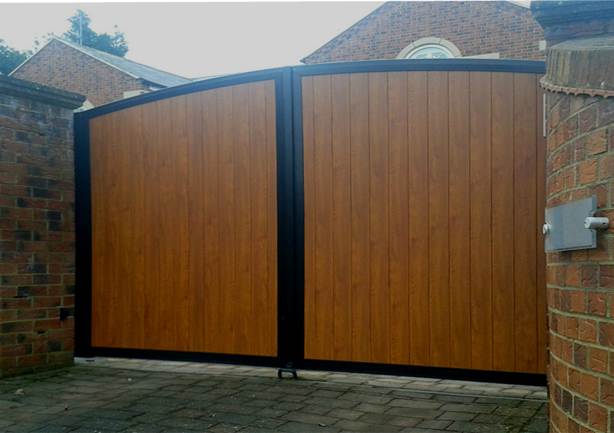 Aluminium gates with frame